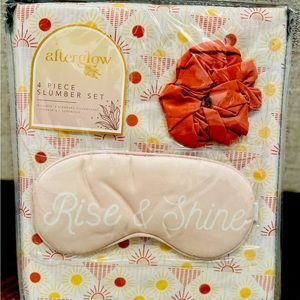 4-Piece Slumber Set !!!!